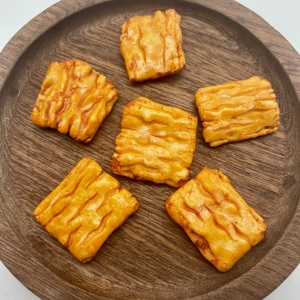 Snacks aux céréales au goût salé emballés dans un sac Craquelins de riz japonais avec une torsion <span class=keywords><strong>Takis</strong></span> - Product Image 2