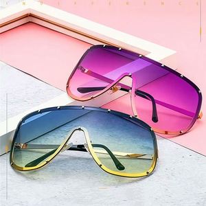 Lunettes de soleil de luxe à logo personnalisé, dégradé, rivets, grande monture, pour femmes et hommes, protection UV400, surdimensionnées, en métal - Product Image 1