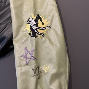 カスタムピュアリアルブラック男性用レザーボンバーバーシティジャケットストリートウェア刺繍シェニール本物のレザージャケット男性用 - Product Image 6