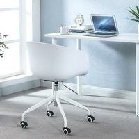 Chaise d'ordinateur nordique ergonomique avec accoudoirs, dossier confortable minimaliste, structure stable, roulettes silencieuses, chaise de bureau de luxe légère