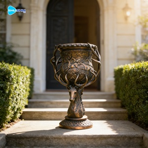 Grand pot à fleurs et vase décoratif en bronze antique en forme de cerf pour la décoration de jardins et maisons de luxe - Product Image 3