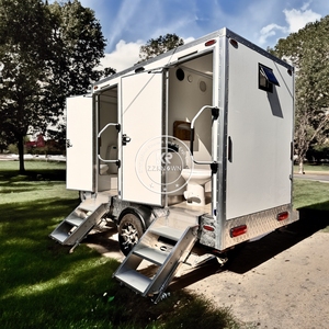 Remorque WC portable 2 postes avec design écologique pour appartement – Conteneur sanitaire extérieur durable - Product Image 1