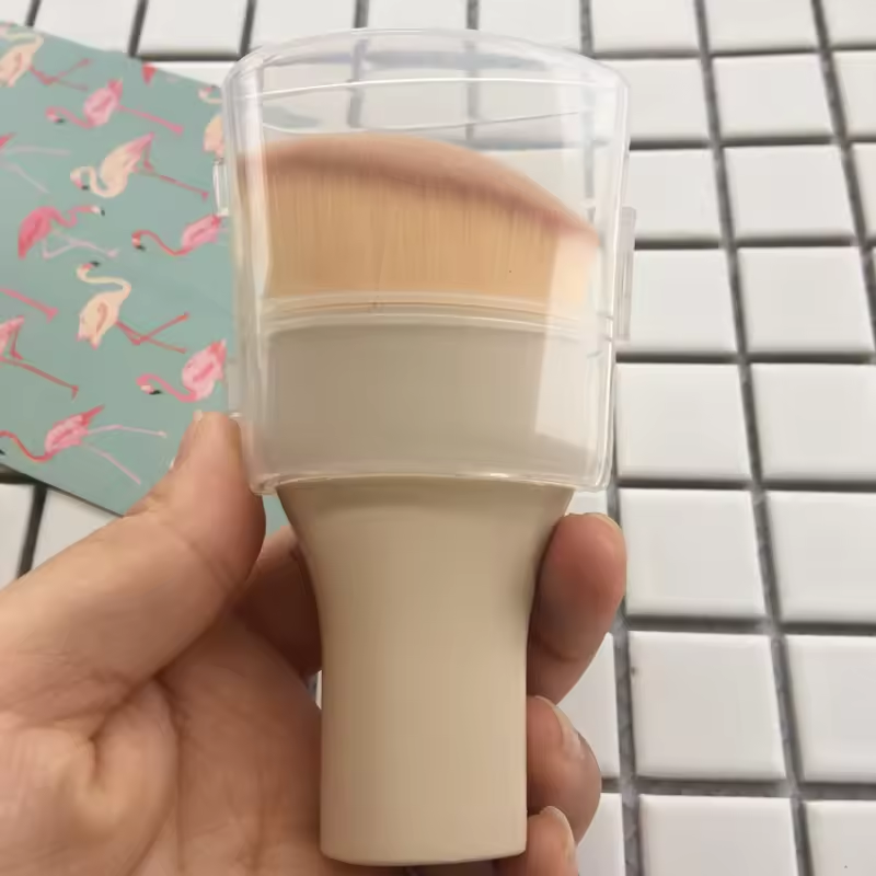 สีขาวครีม