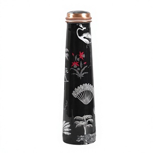Botella de Agua de Cobre Puro de 650 ml, Diseño Personalizado, Ecológica, Martillada, con Tapa Hermética, para Beneficios Curativos Ayurvédicos - Product Image 1