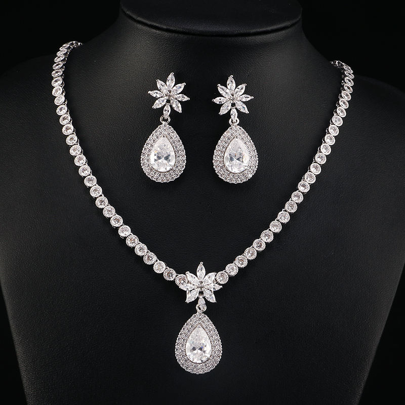 SP108 White Clear Stone