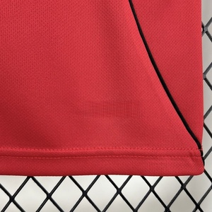 <span class=keywords><strong>Maillot</strong></span> de football domicile <span class=keywords><strong>rouge</strong></span> classique Manchester Europe Red Devils 2025/2026, <span class=keywords><strong>maillot</strong></span> de football d'Angleterre, version thaïlandaise de haute qualité pour l'exportation. - Product Image 2