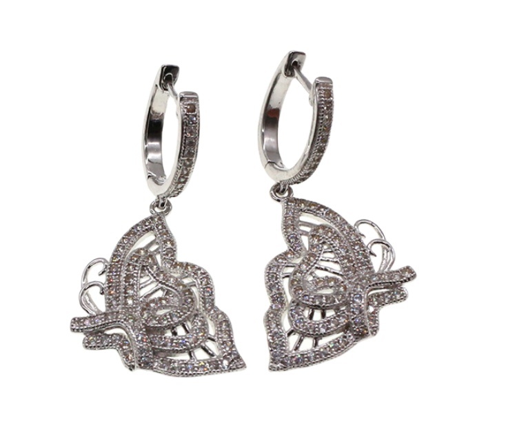 Femmes coréennes mode doux joker simple boucles d'oreilles vent doux givré alliage papillon boucles d'oreilles