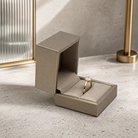 Boîte à bijoux en cuir personnalisée de luxe pour bagues et boucles d'oreilles en PU
