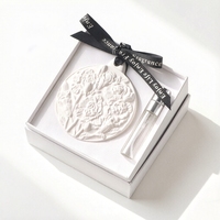 Diffuseur d'huiles essentielles en porcelaine en forme de fleur pour la maison, désodorisant suspendu en céramique parfumée pour armoire et voiture, assainisseur d'air en plâtre