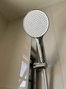 Robinet <span class=keywords><strong>de</strong></span> douche et <span class=keywords><strong>baignoire</strong></span> encastré HONGDEC au design moderne et épuré, en cuivre, avec bec orientable, eau chaude et froide, finition chromée - Product Image 4