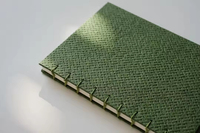 Carnet artisanal à reliure coptique avec couverture en tissu pour croquis à plat. Journal artistique rétro pour l'écriture créative et les cadeaux.