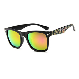 2022 Sao Sét Đinh Tán Cánh Tay In Hoa Văn Khắc Gương Tròn Nữ Gafas Polarizadas Uv400 Logo Kính Râm - Product Image 1