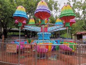 Carrusel de Fibra de Vidrio con Forma de Medusa, Atracciones Familiares para Interiores en Parques de Trampolines, Hecho de Plástico, Metal y Acero Duraderos - Product Image 4