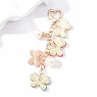 Breloque de sac de bijoux faite à la main pour femme, cadeau pour amie, porte-clés animal mignon, porte-clés coloré floral, grand papillon, perle