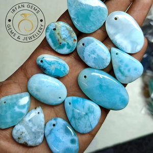 ลาริมาร์สีน้ำเงินเกรดสูง ทรงคาโบชอง 100% ลาริมาร์ธรรมชาติ  ทำด้วยมือและขัดเงาสำหรับทำเครื่องประดับหรือเป็นของขวัญสำหรับเธอ คริสตัลลาริมาร์ - Product Image 1