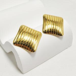 Großhandel Damen Mode-Ohrringe - 18K Vergoldet Hypoallergen Stud & Hoops, Edelstahl Schmuckset - Product Image 6