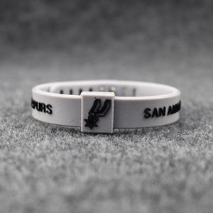 กำไลข้อมือซิลิโคนบาสเก็ตบอลผู้ชายขายส่ง กำไลบาสเก็ตบอลยืดหยุ่นรักษ์โลก ของที่ระลึกสำหรับแฟนๆ - Product Image 3