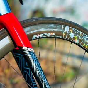 Новый шоссейный велосипед 2026 года, 7.7 кг, карбон, Shimano 105 R7120, 24 скорости, гидравлические дисковые тормоза, колеса 700C, гоночный велосипед OEM - Product Image 3