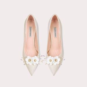 Nouvelles sandales de mariée blanches à talons aiguilles confortables avec détails en perles pour robe de mariée, disponibles en petites tailles - Product Image 3