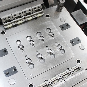 Molde de injeção da tampa superior da garrafa da loção plástico da cavidade 8 com sistema fechamento automático - Product Image 4