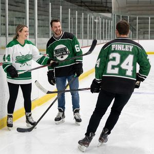 Camiseta de hockey personalizada para el Día de San Patricio, camiseta irlandesa de hockey sobre hielo con nombre y número, regalo unisex para adultos del equipo - Product Image 2