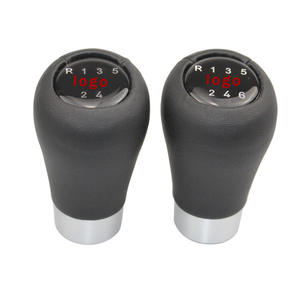 Poignée de levier de vitesses BMW en cuir 5/6 vitesses, logo personnalisé, ajustement ergonomique - Product Image 1