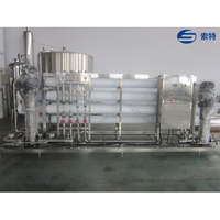 Ligne de production automatique d'eau minérale en bouteille contrôlée par PLC, machine de remplissage et de bouchage pour l'usine de transformation de boissons