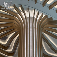 Colonne de grande taille, design personnalisé, différentes formes, colonne perforée en aluminium, matériau de construction, revêtement pour les designers