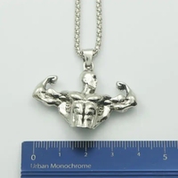 Colliers personnalisés à la mode Collier à pendentif en acier inoxydable en forme d'homme musclé musclé