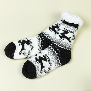 Chaussettes de sol épaisses en fibre acrylique tissée pour femmes, écologiques, doublées de polaire, motif de renne de Noël, tapis de sommeil - Product Image 3