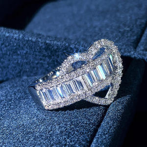 Anello con Diamante Taglio Cuore in Oro Bianco, Colore D Naturale, Anello di Fidanzamento per Donna - Product Image 2