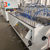 Ligne à boire de volaille à tube carré de 22mm 25mm faisant la machine tuyau d'eau de poulet en plastique PVC faisant la machine