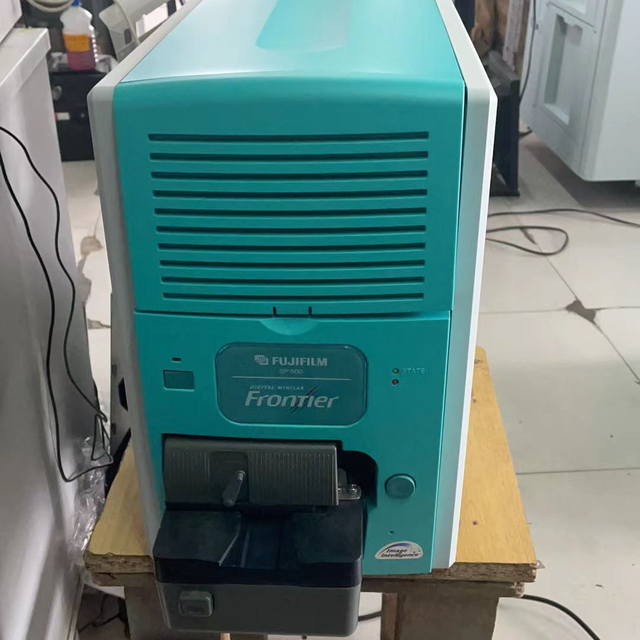 Fujifilm Frontier SP500 Film Scanner with Auto Carrier, Manual Carrier and Computer