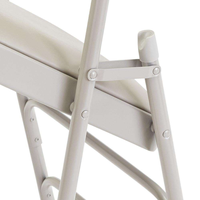 Chaise pliante moderne avec structure en acier doré, rembourrée en vinyle, facile à ranger, chaise de loisirs d'intérieur pour appartement et villa
