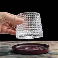 200ml Creative Rocking Whisky Liquor Glass Mug Set Vertical Line Premium Slanted Round Bottom Whisky Glass Cup avec Base en bois