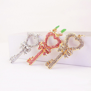 Llavero creativo <span class=keywords><strong>de</strong></span> lujo <span class=keywords><strong>de</strong></span> metal en forma <span class=keywords><strong>de</strong></span> corazón con diamantes <span class=keywords><strong>de</strong></span> imitación accesorio diario <span class=keywords><strong>de</strong></span> moda y regalo <span class=keywords><strong>de</strong></span> joyería romántica para el <span class=keywords><strong>amor</strong></span> - Product Image 1