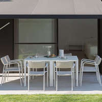 Table à manger d'extérieur moderne et simple sur pied en métal table à manger et chaise chaise de jardin empilable