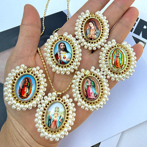 CH-LHN1839 Magnifique Collier Plaqué Or avec Pendentif Jésus et Perle, Collier Pendentif Jésus Coloré, Chaîne de Collier Pendentif Jésus Tendance pour Femme - Product Image 2