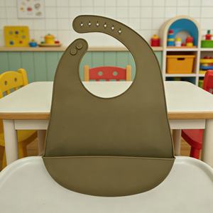 Bavoir en silicone imperméable personnalisé avec logo, super doux, écologique, adapté aux enfants, pour la table et les repas - Product Image 6