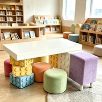 Ensemble de bureau créatif pour enfants Chiquitos avec tabouret souple arc-en-ciel pour les enfants de maternelle et de crèche pour jouer et apprendre