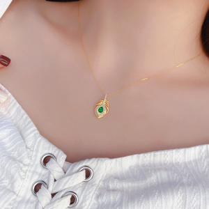 قلادة فضية جديدة بتصميم ريشة الطاووس مرصعة بالزمرد المستنبت من الفضة عيار 925 - Product Image 4