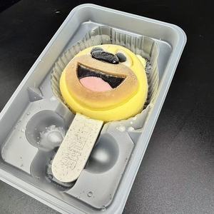 Nouvelle conception de sucettes glacées certifiées halal, design de personnages de dessins animés, glace dure au lait dans un emballage en chocolat tendance - Product Image 1