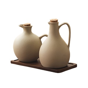 Ensemble de bouteilles distributrices d'huile d'olive <span class=keywords><strong>en</strong></span> céramique avec <span class=keywords><strong>bouchon</strong></span> <span class=keywords><strong>en</strong></span> liège, poignée et plateau <span class=keywords><strong>en</strong></span> bois, et cruche à vinaigre <span class=keywords><strong>pour</strong></span> le rangement sur comptoir de cuisine - Product Image 5