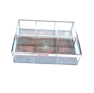 Caja de cobre y vidrio de forma geométrica con accesorios de latón en acabados antiguos Organizador de joyas Caja de usos multiusos para mujeres - Product Image 1