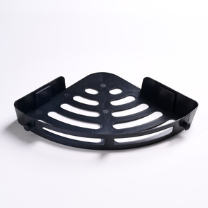 Étagère d'angle de salle de bain sans perçage, support mural triangulaire élégant en plastique noir à un niveau avec supports - Product Image 5