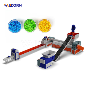 Chaîne de lavage de plastique haute efficacité avec laveuse à friction à lavage à chaud, réservoir de rinçage et sécheuse centrifuge pour la production de flocons propres - Product Image 2