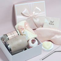 Coffret Cadeau de Soins Personnels Minimaliste Moderne pour Femmes en Gros : Tasse en Acier Inoxydable, Serviette à Pompon, Boule de Bain, Masque de Sommeil en Soie – Idéal Anniversaire