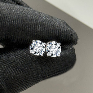 MOE Vente en gros Boucles <span class=keywords><strong>d</strong></span>'oreilles clous en moissanite taille ronde VVS 0,5-4 carats en argent sterling 925 hypoallergénique pour hommes et femmes - Product Image 1