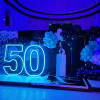 Enseignes LED Numériques Néon Personnalisées sur Pied Sans MOQ, Lettres de Logo LED sur Mesure, Grands Chiffres Néon Flex Personnalisés pour Fête
