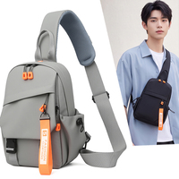 Sac à bandoulière étanche léger, sac à dos de poitrine avec port de chargement USB et trou pour écouteurs, pochette de sport à bandoulière